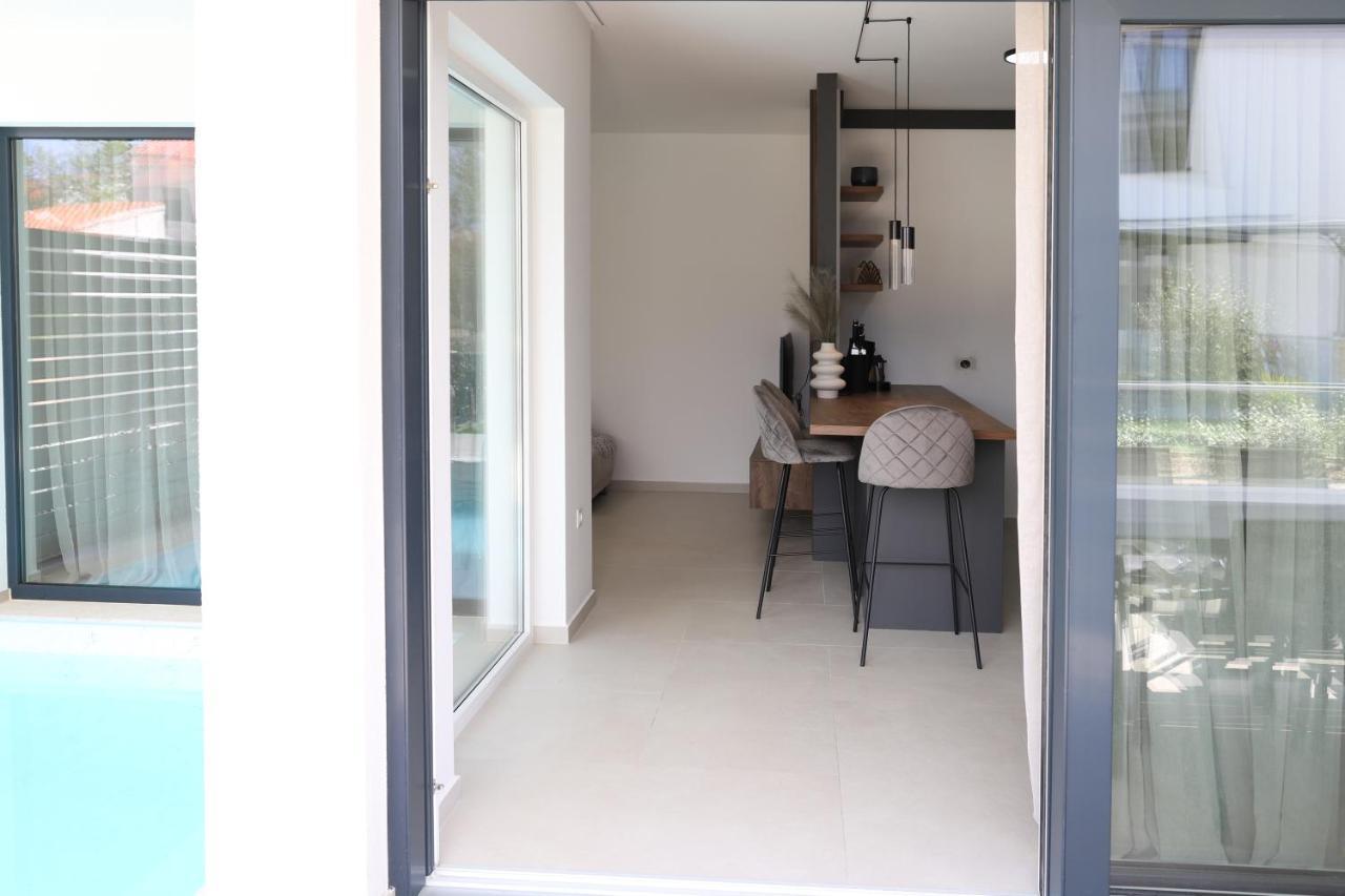 Brand New Apartment With Private Pool Njivice Dış mekan fotoğraf