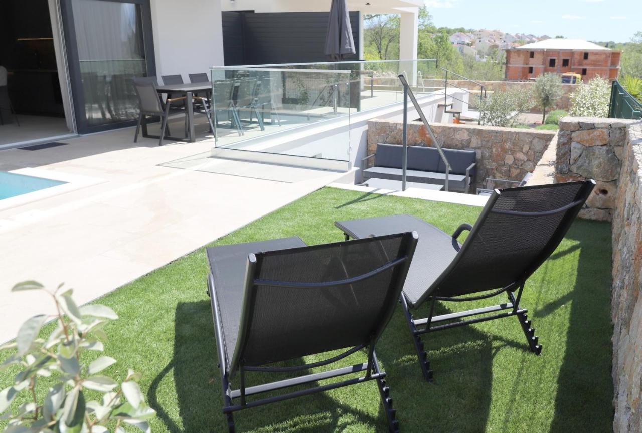 Brand New Apartment With Private Pool Njivice Dış mekan fotoğraf