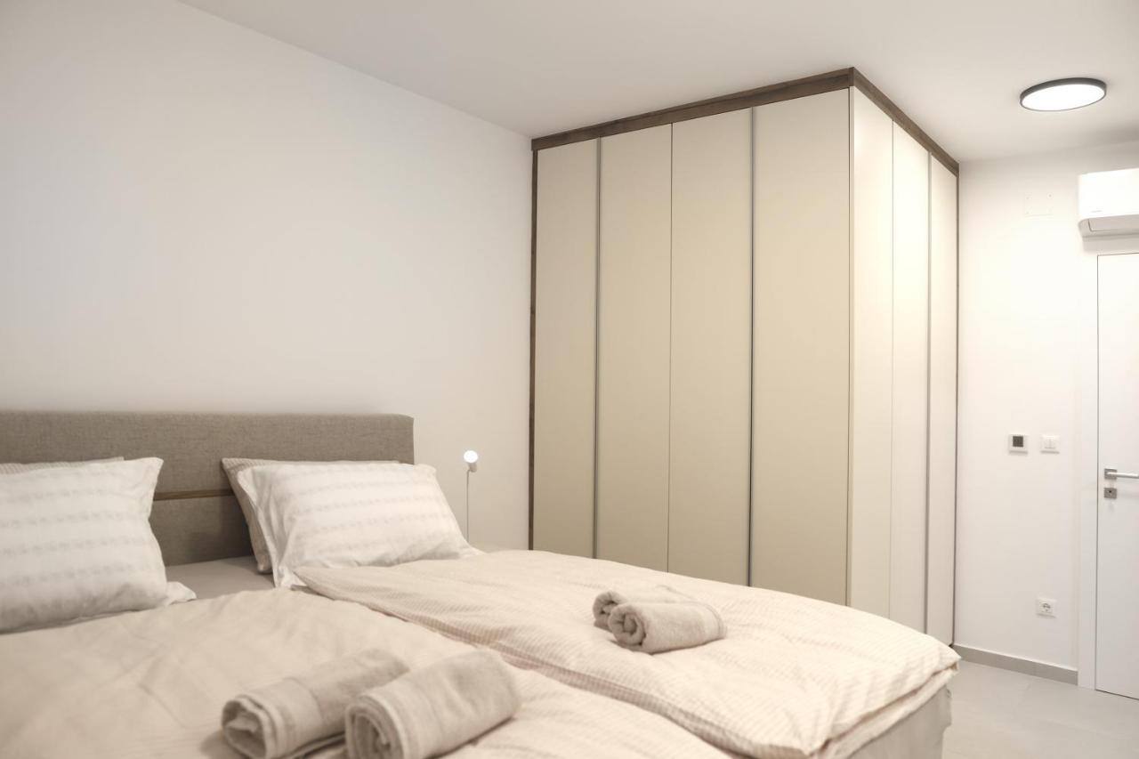 Brand New Apartment With Private Pool Njivice Dış mekan fotoğraf