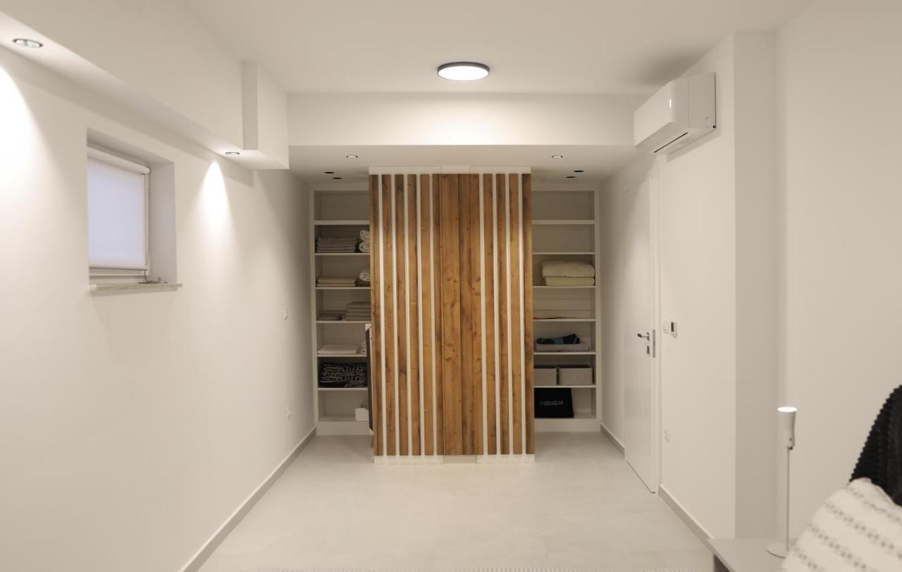 Brand New Apartment With Private Pool Njivice Dış mekan fotoğraf